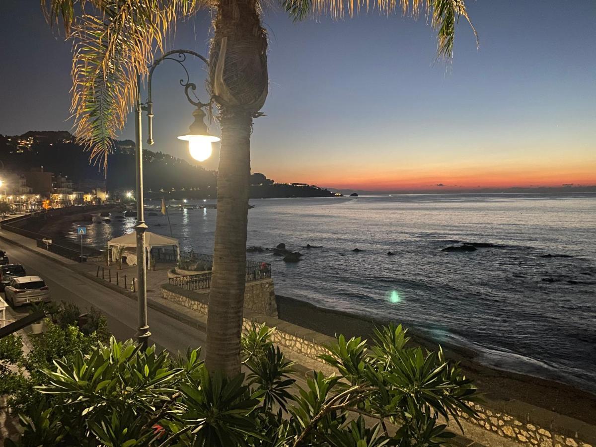 지아르디니낙소스 Casa Nicole Fronte Mare 빌라 외부 사진