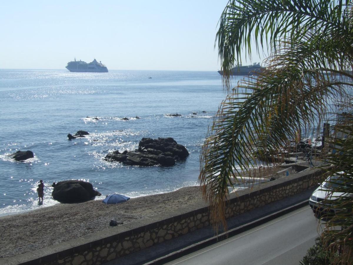 지아르디니낙소스 Casa Nicole Fronte Mare 빌라 외부 사진